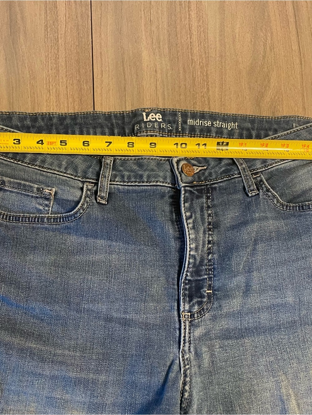 Lee Riders Women’s Size 16/18 Mid-Rise Straight Leg Jeans - Picture 5 of 5